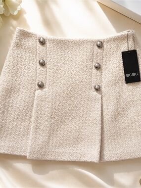 BCBG NWT Ivory Textured Mini Skirt Size 10 Double Button Front Tweed MSRP $99